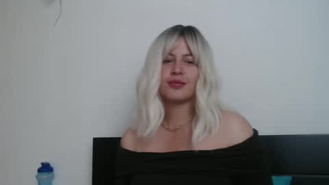 Snapshot of francescaasmith chatting on February 23, 8:11 pm Francesca online show from February 23, 8:11 pm