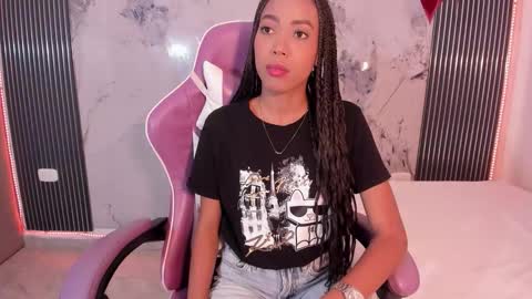 Laura online show from February 21, 8:12 pm