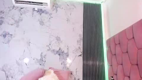 Laura online show from November 6, 7:39 pm