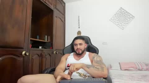 frank_foxx1 online show from June 26, 5:13 am