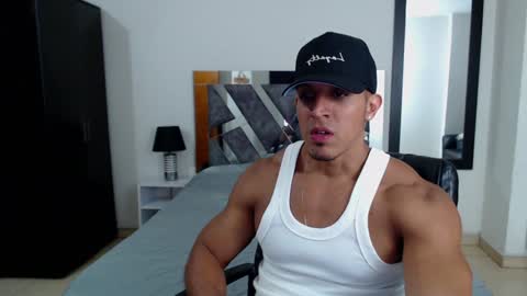 Snapshot of frank_heaven_shore chatting on January 18, 4:04 am Frank online show from January 18, 4:04 am