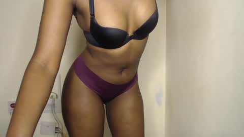 Snapshot of freaky_ass chatting on January 18, 2:33 pm Berry online show from January 18, 2:33 pm