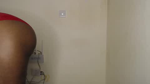 Snapshot of freaky_ass chatting on December 11, 2:33 pm Berry online show from December 11, 2:33 pm