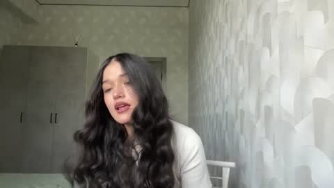 Mia online show from June 9, 5:18 am