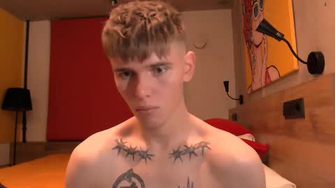 fredd_xanderrs online show from October 26, 9:47 pm