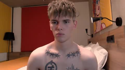 fredd_xanderrs online show from October 25, 7:47 pm
