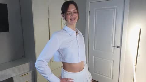 Jennifer online show from December 18, 11:27 am