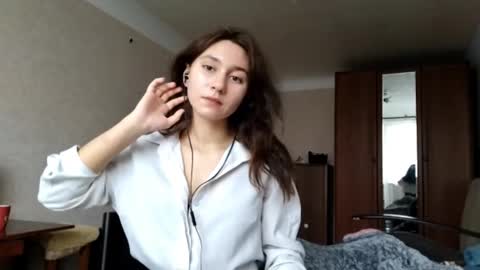 Mia online show from October 22, 7:33 am