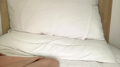 freshman  imonyou98 online show from November 19, 1:54 pm