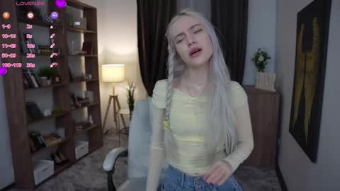 Freya online show from March 12, 7:39 pm