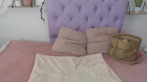 Freyja online show from September 18, 9:19 pm