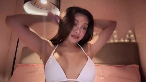 ella online show from April 27, 5:54 pm