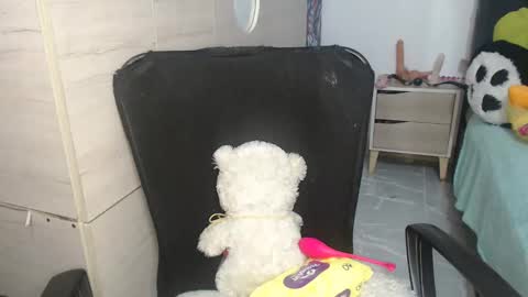 Mia and Gary  online show from November 12, 2:25 am