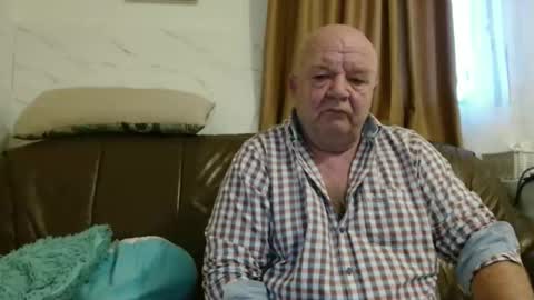 fullballs6 online show from March 3, 4:52 am