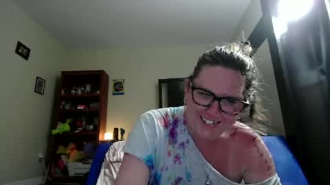 fuzzypeaches87 online show from June 12, 2:54 am