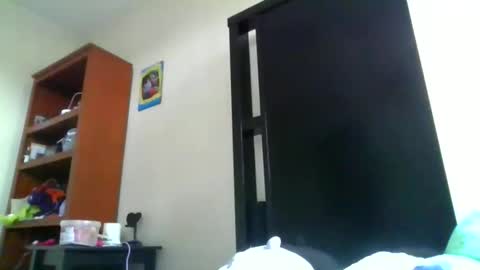 fuzzypeaches87 online show from March 19, 5:51 pm