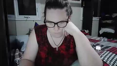 fuzzypeaches87 online show from December 5, 3:06 am