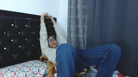 gabriel_x18 online show from February 3, 6:22 am