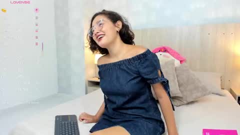 Gabriela Vargas online show from October 8, 3:45 am