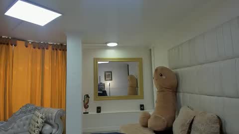 gabriela online show from February 4, 3:49 pm