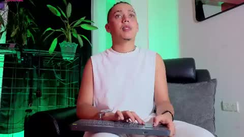 gaeloconneer online show from June 25, 3:36 am