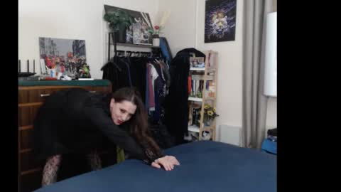 HOT  online show from December 20, 10:33 am