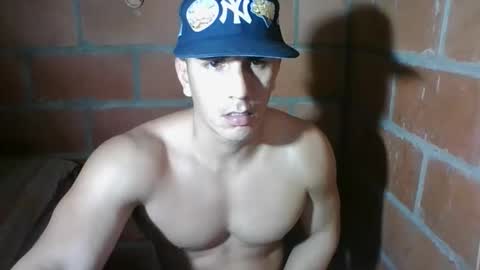 Snapshot of gattitosexy_95 chatting on October 30, 7:36 pm gattitosexy_95 online show from October 30, 7:36 pm