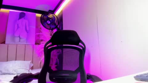 gemmabrown_ online show from March 26, 12:10 pm