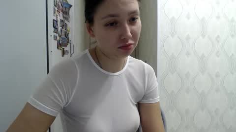 genev__ievee online show from November 18, 6:22 pm