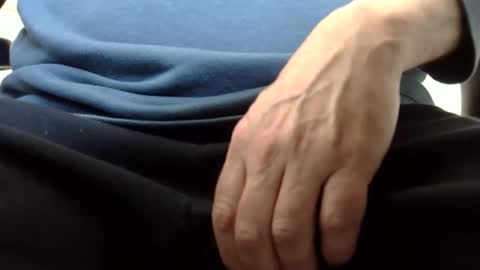 Snapshot of gent063 chatting on January 5, 6:35 pm gent063 online show from January 5, 6:35 pm