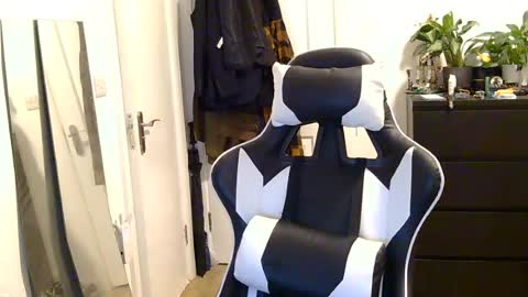 georgek0011 online show from June 15, 8:12 pm
