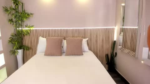 GeorginaReyes  online show from April 18, 10:43 pm