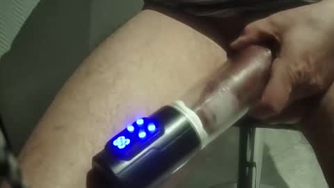 geranimo431374 online show from October 28, 6:31 pm