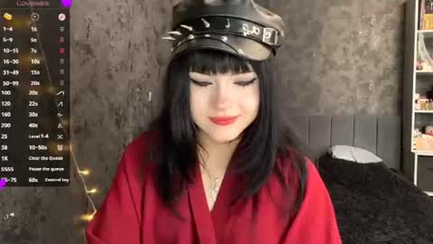 EmelyWoodes online show from June 11, 6:33 am