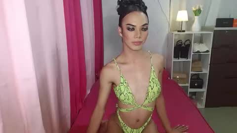 Snapshot of gerogoussidney chatting on September 19, 5:38 pm Sidneymorens online show from September 19, 5:38 pm