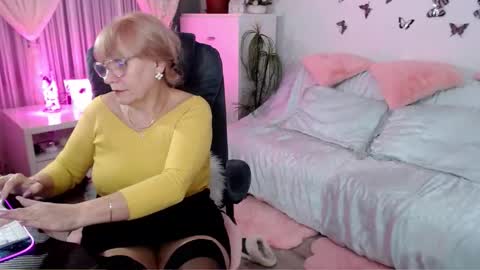 Ghertrudequeen online show from November 10, 5:21 am