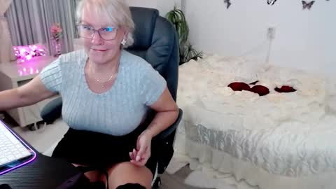 Snapshot of ghertrudequeen chatting on October 7, 3:57 am Ghertrudequeen online show from October 7, 3:57 am