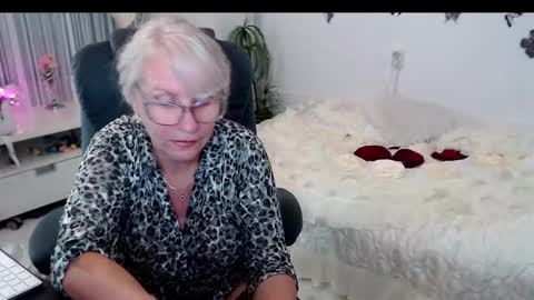 Snapshot of ghertrudequeen chatting on October 1, 5:17 am Ghertrudequeen online show from October 1, 5:17 am