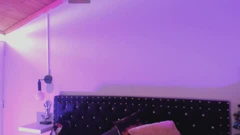 Allison  online show from December 13, 8:15 pm