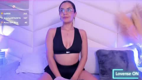 gia__evanss_ online show from May 14, 5:00 pm