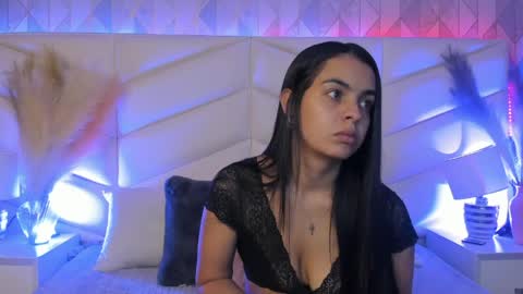 gia__evanss_ online show from May 16, 12:15 pm