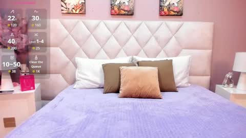 gia__evanss_ online show from April 29, 12:21 pm