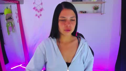 giaaaa   online show from January 5, 11:41 pm