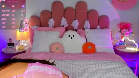 Gia online show from October 31, 1:33 pm