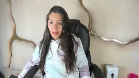 GiannaJohnson online show from December 17, 3:57 am