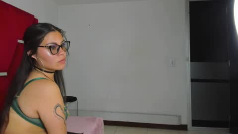 GiannaJohnson online show from November 6, 5:10 am