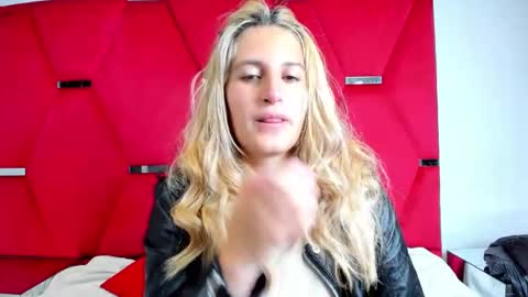 GiaRoussel online show from February 2, 7:54 pm