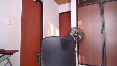 Snapshot of gigimiler8 chatting on February 19, 10:09 pm Sharlotte  online show from February 19, 10:09 pm