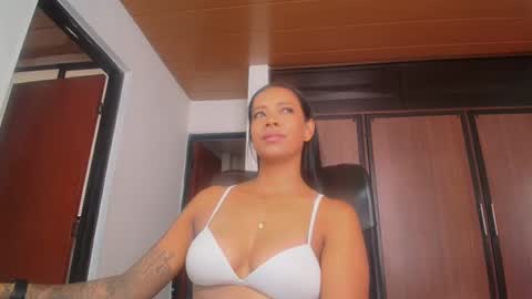 Snapshot of gigimiler8 chatting on September 22, 8:46 pm Sharlotte  online show from September 22, 8:46 pm