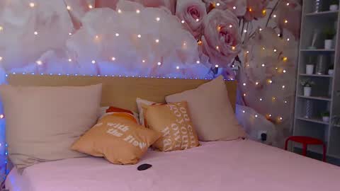 Snapshot of ginaa_lovely chatting on February 19, 10:23 am Gina online show from February 19, 10:23 am